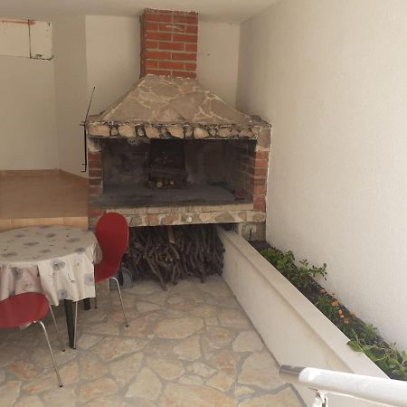 Apartments Slavica Бол Екстер'єр фото