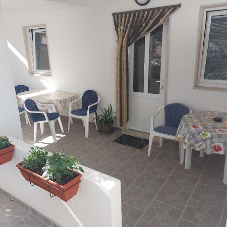 Apartments Slavica Бол Екстер'єр фото