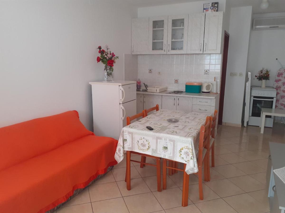 Apartments Slavica Бол Екстер'єр фото