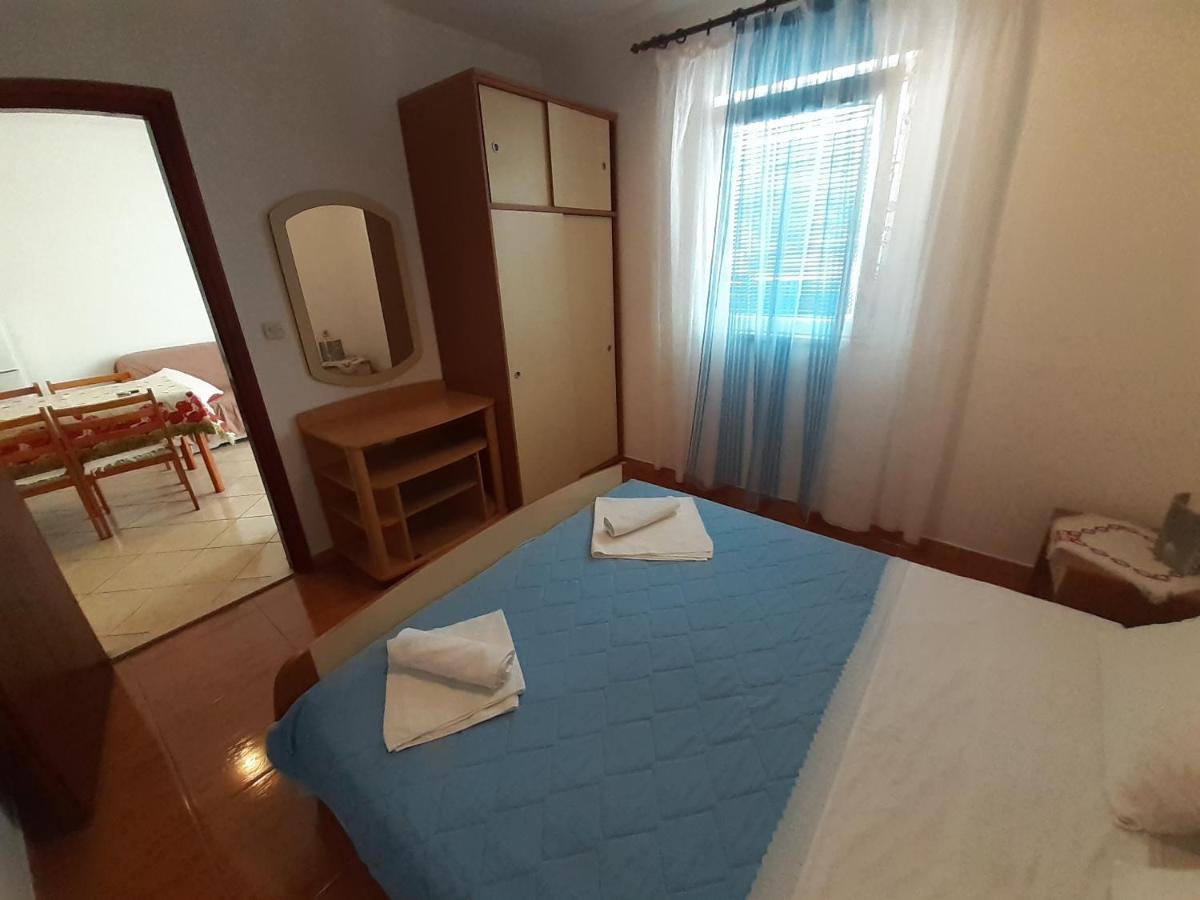 Apartments Slavica Бол Екстер'єр фото