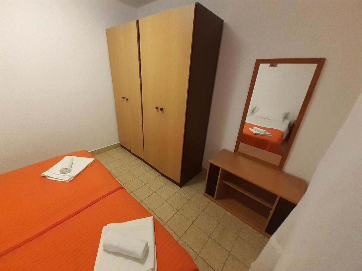 Apartments Slavica Бол Екстер'єр фото