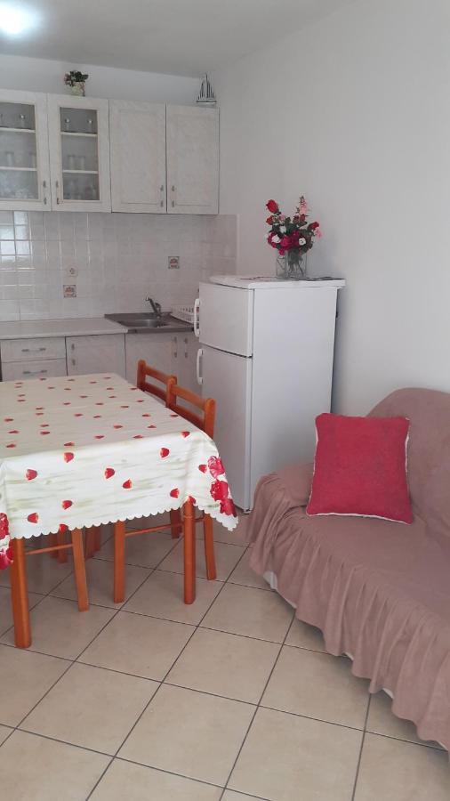 Apartments Slavica Бол Екстер'єр фото