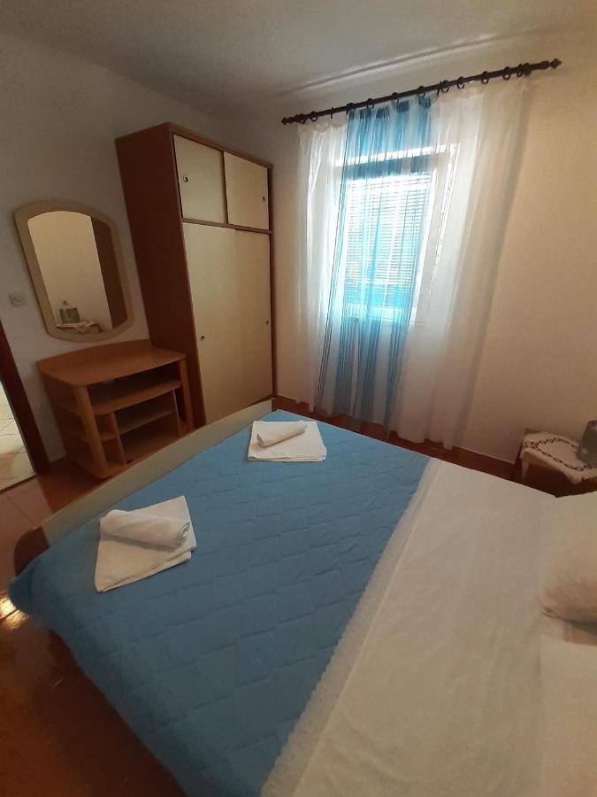 Apartments Slavica Бол Екстер'єр фото