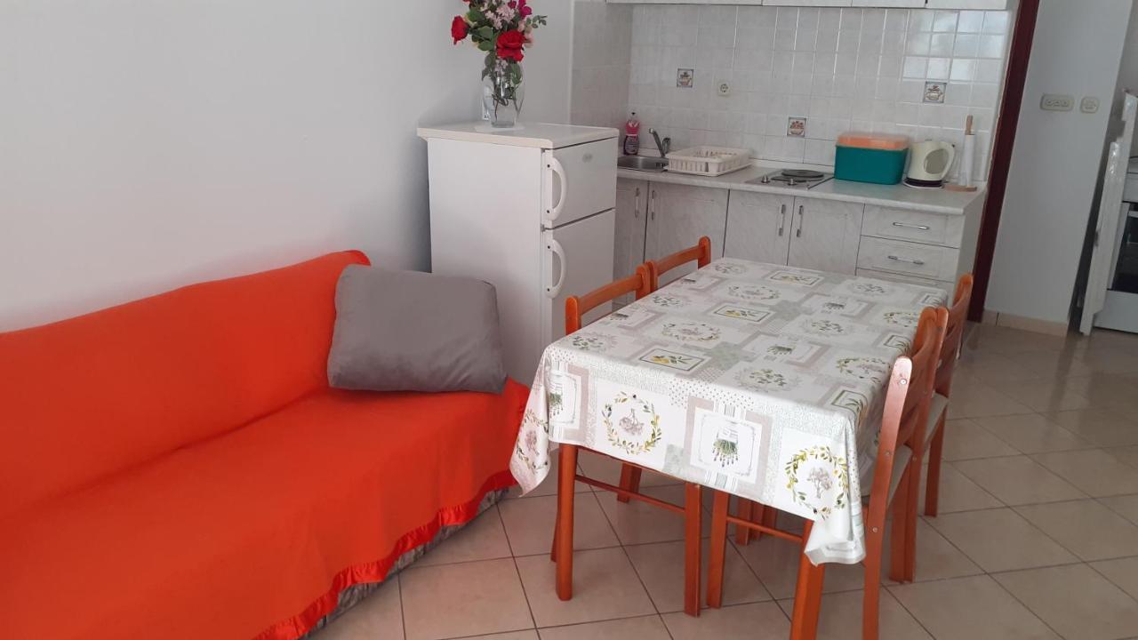 Apartments Slavica Бол Екстер'єр фото