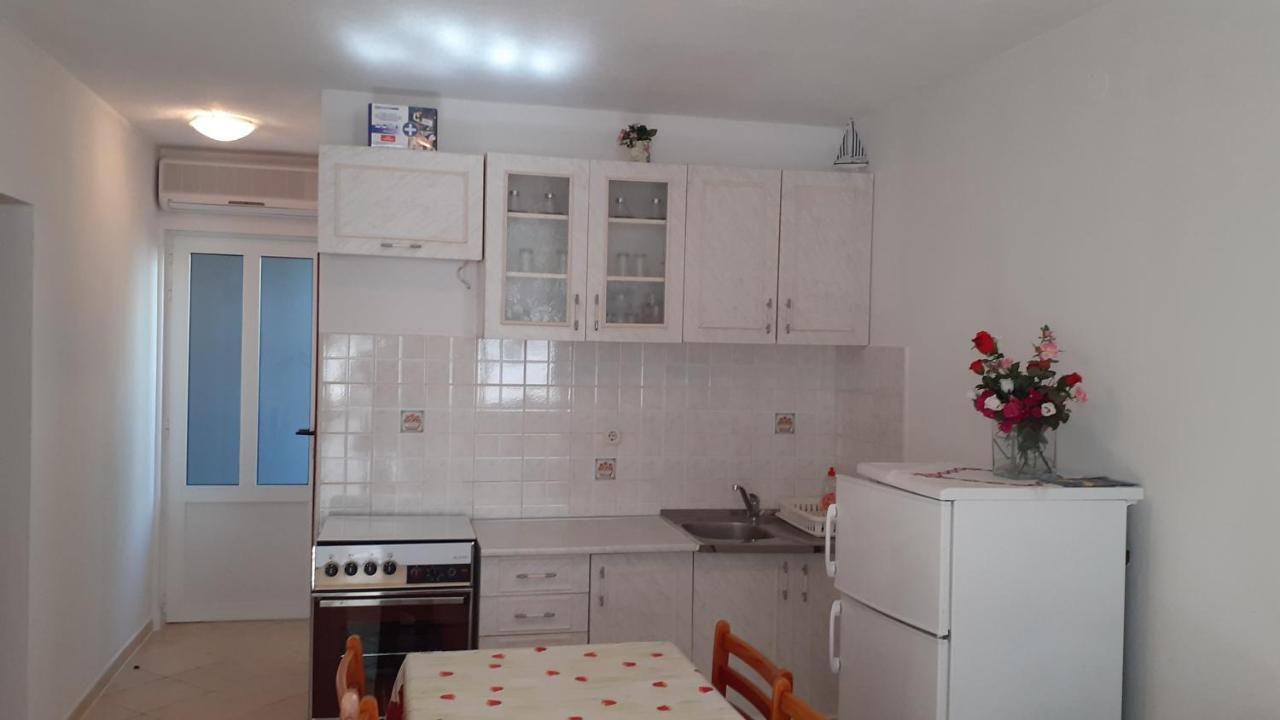Apartments Slavica Бол Екстер'єр фото