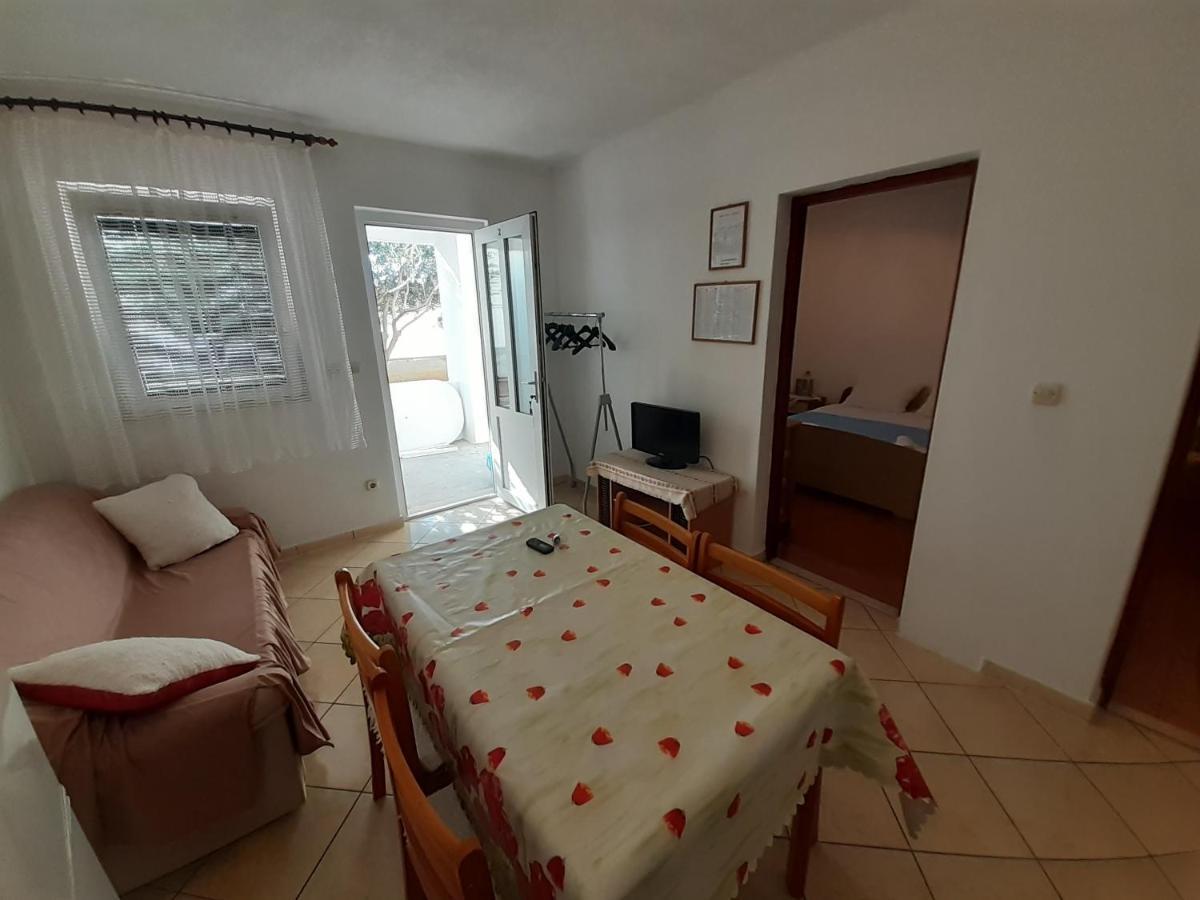 Apartments Slavica Бол Екстер'єр фото