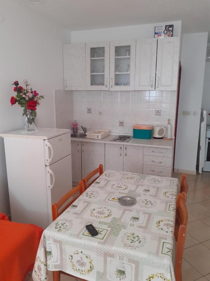 Apartments Slavica Бол Екстер'єр фото