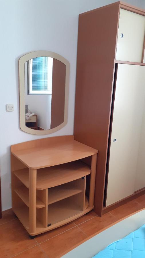 Apartments Slavica Бол Екстер'єр фото