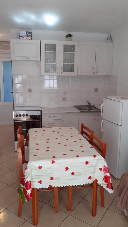 Apartments Slavica Бол Екстер'єр фото