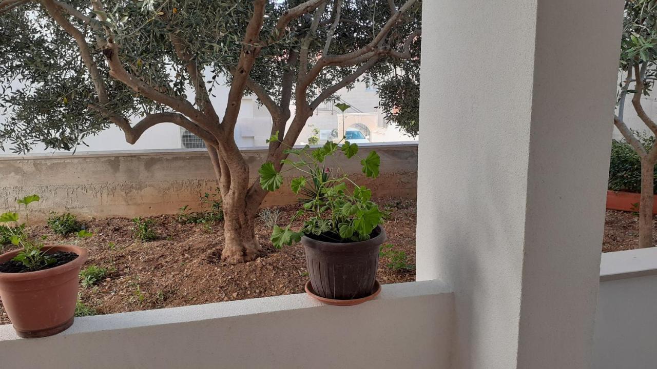 Apartments Slavica Бол Екстер'єр фото
