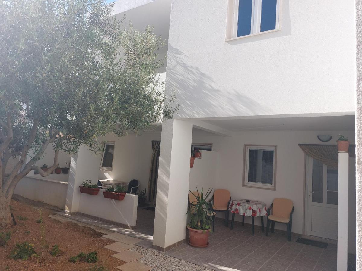 Apartments Slavica Бол Екстер'єр фото