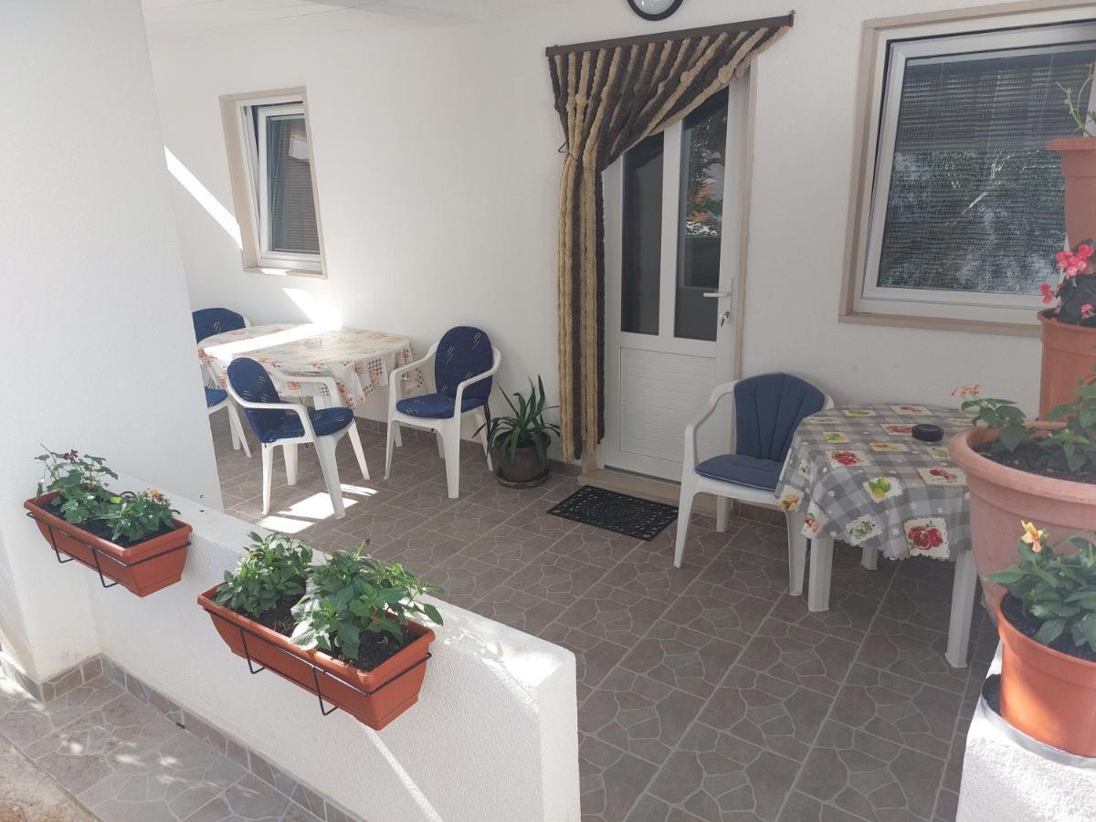 Apartments Slavica Бол Екстер'єр фото