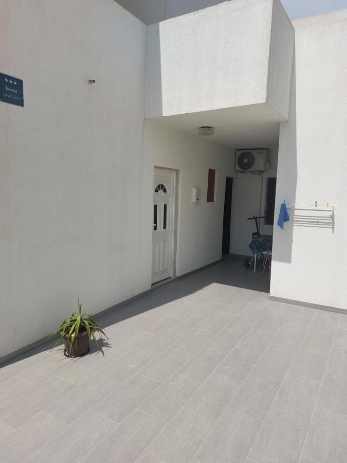 Apartments Slavica Бол Екстер'єр фото